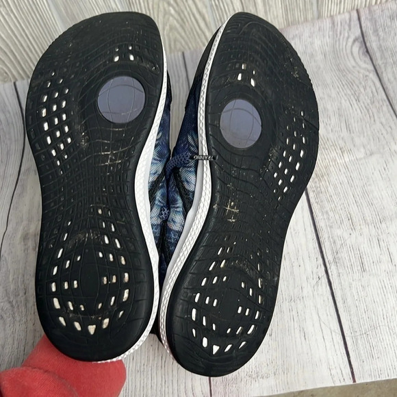 Adidas Bounce shoes size 7 - Picture 5 of 6